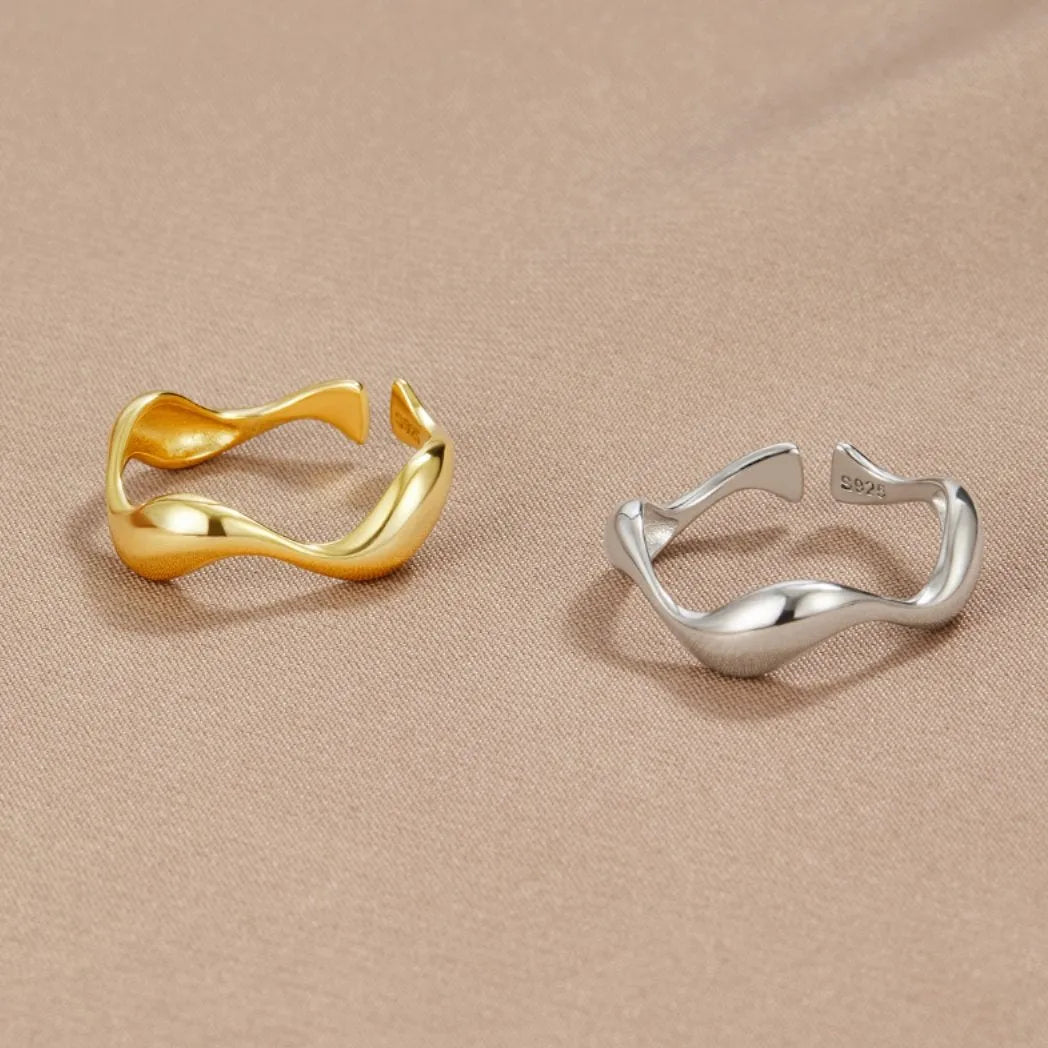 Anillo para Mujer con Banda Ondulada Ajustable