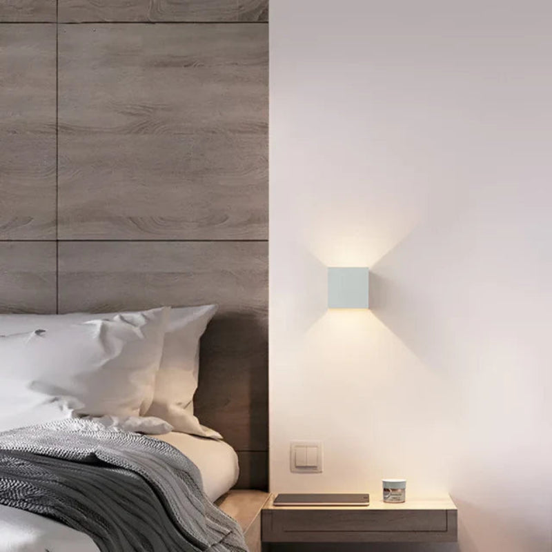 Aplique de Pared Cúbico con Luz Superior e Inferior