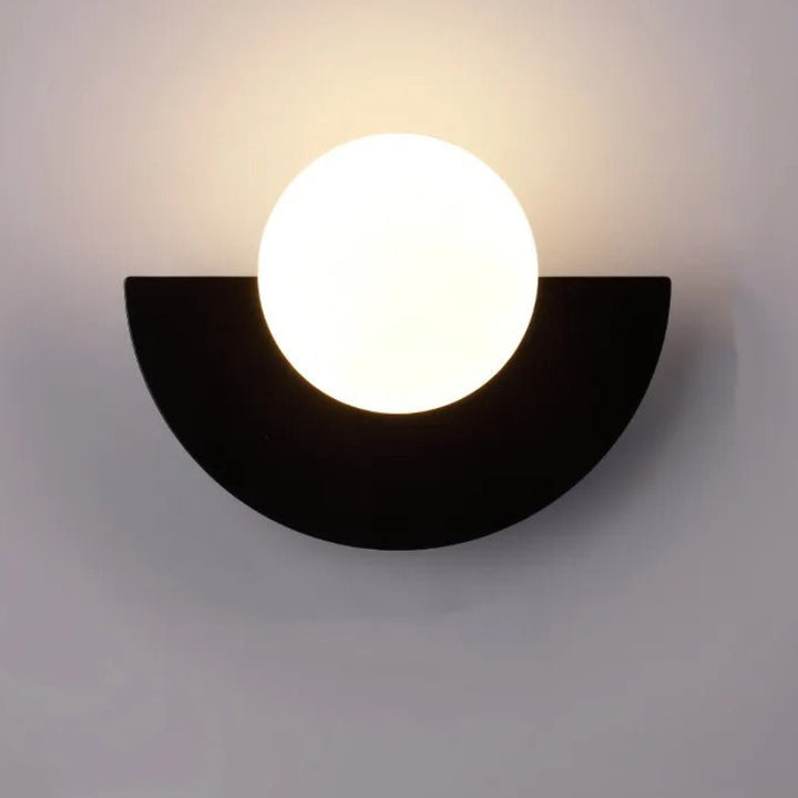 Aplique de Pared con Placa Semicircular y Pantalla Esférica Esmerilada