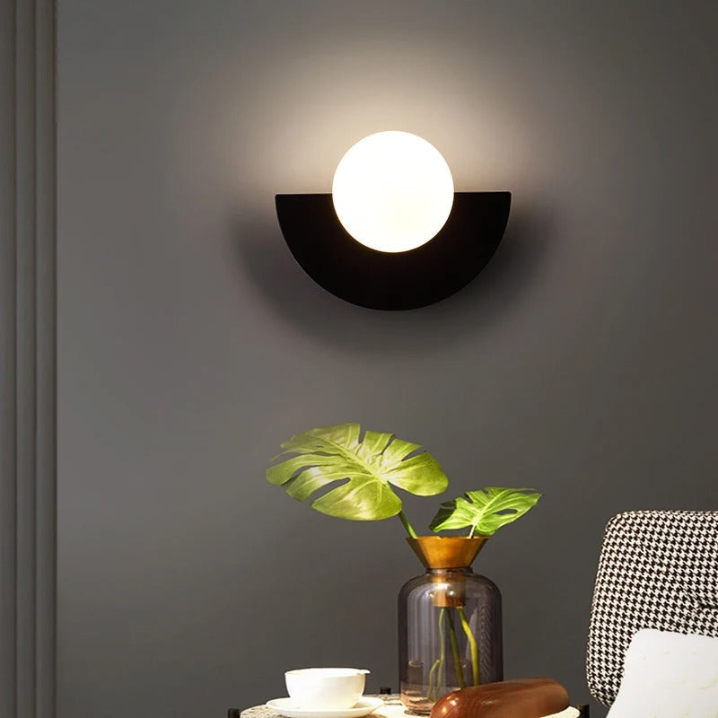 Aplique de Pared con Placa Semicircular y Pantalla Esférica Esmerilada