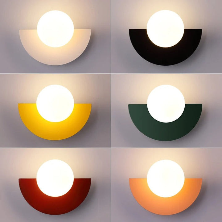 Aplique de Pared con Placa Semicircular y Pantalla Esférica Esmerilada