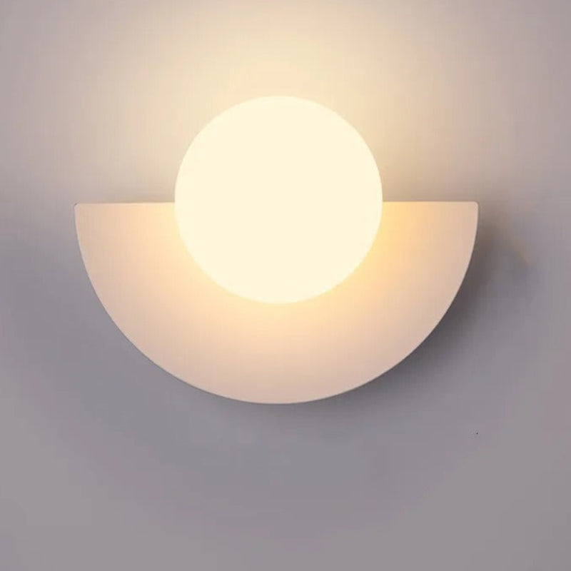 Aplique de Pared con Placa Semicircular y Pantalla Esférica Esmerilada