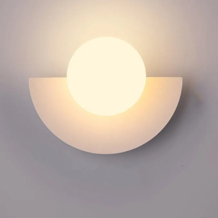Aplique de Pared con Placa Semicircular y Pantalla Esférica Esmerilada