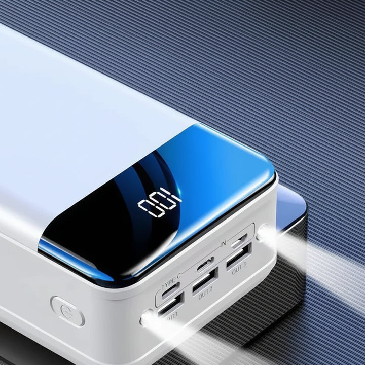 Batería Externa Portátil con Pantalla Digital y Tres Puertos USB