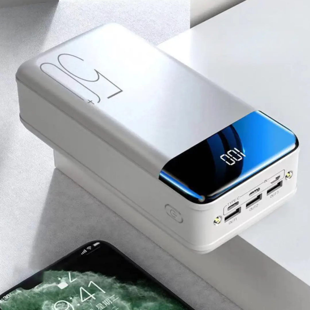 Batería Externa Portátil con Pantalla Digital y Tres Puertos USB