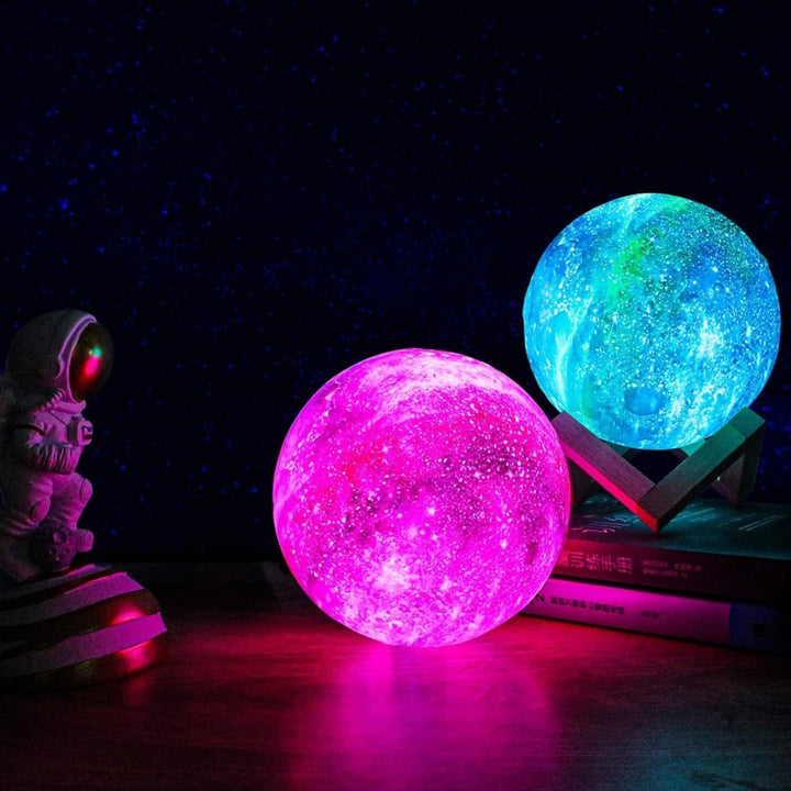 Lámpara LED de Noche con Diseño de Galaxia y Soporte de Madera