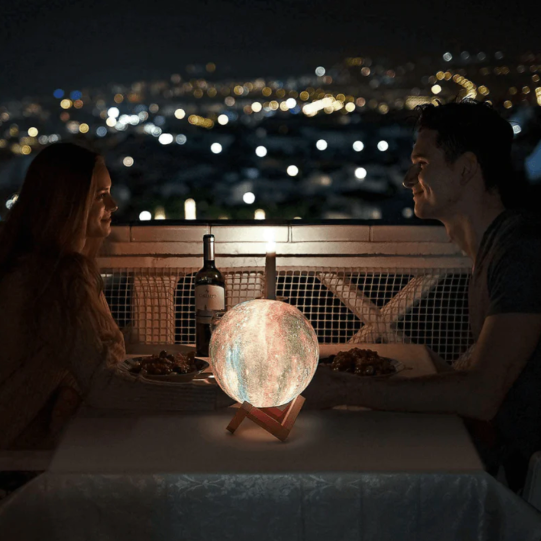 Lámpara LED de Noche con Diseño de Galaxia y Soporte de Madera