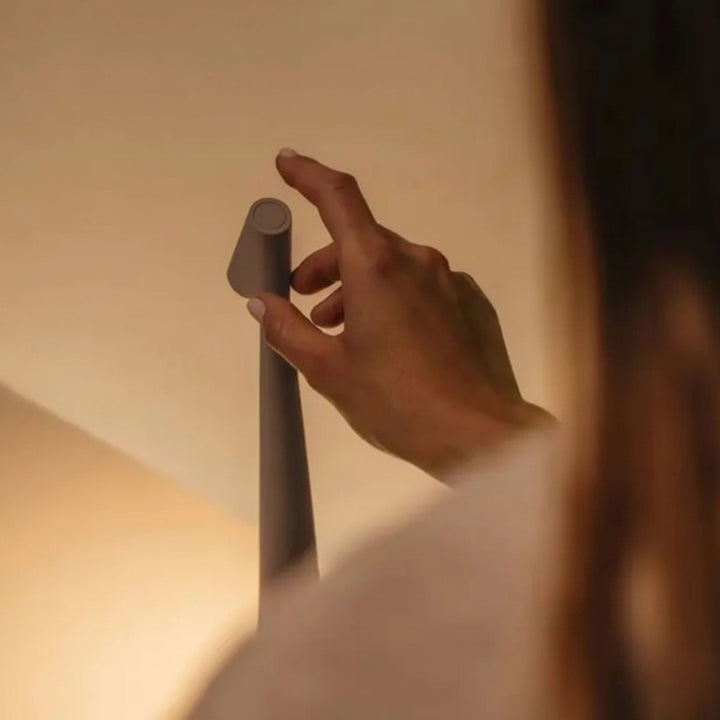 Lámpara de Mesa LED Inalámbrica con Base Cónica