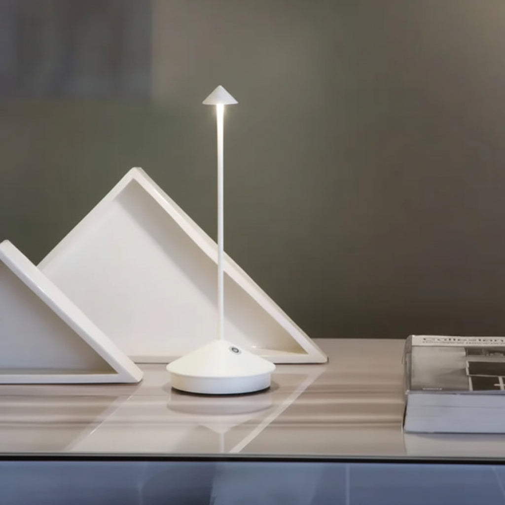 Lámpara de Mesa LED Inalámbrica con Varilla Delgada y Pantalla Cónica