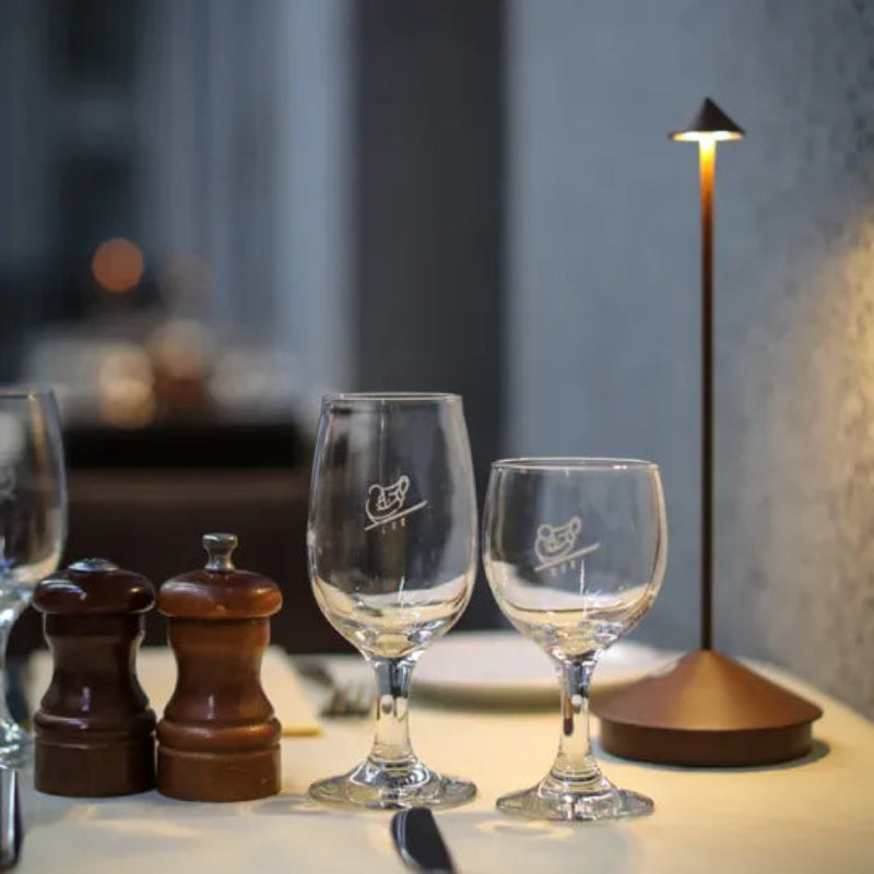 Lámpara de Mesa LED Inalámbrica con Varilla Delgada y Pantalla Cónica