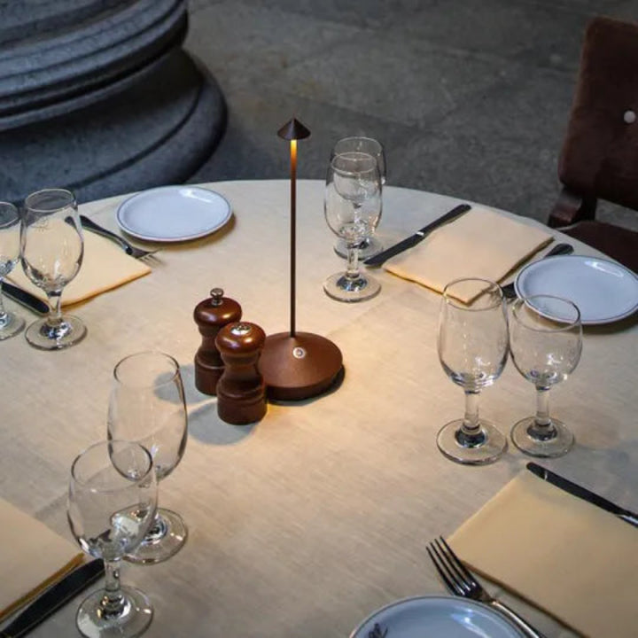 Lámpara de Mesa LED Inalámbrica con Varilla Delgada y Pantalla Cónica