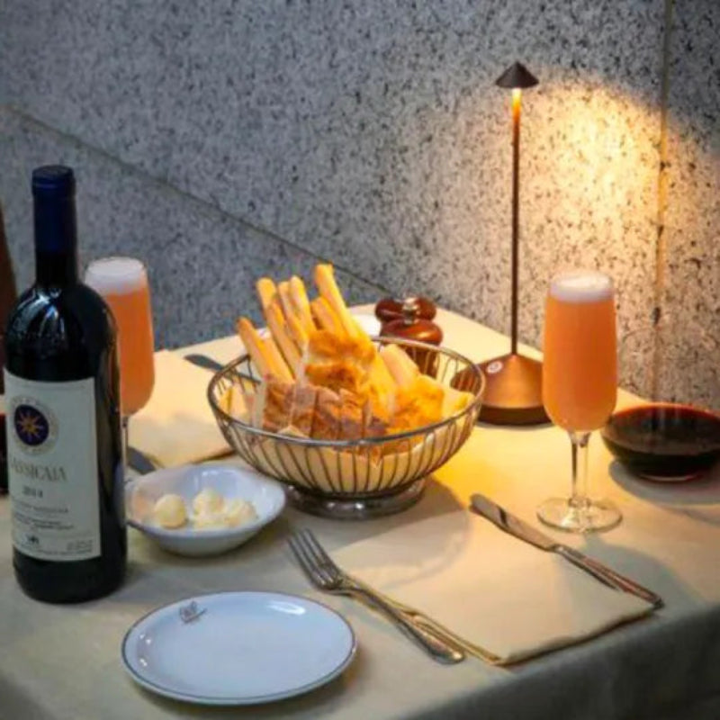Lámpara de Mesa LED Inalámbrica con Varilla Delgada y Pantalla Cónica