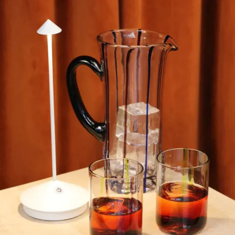 Lámpara de Mesa LED Inalámbrica con Varilla Delgada y Pantalla Cónica