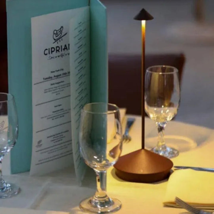 Lámpara de Mesa LED Inalámbrica con Varilla Delgada y Pantalla Cónica