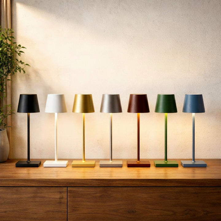 Lámpara de Mesa Recargable con Pantalla Cónica y Base Cuadrada
