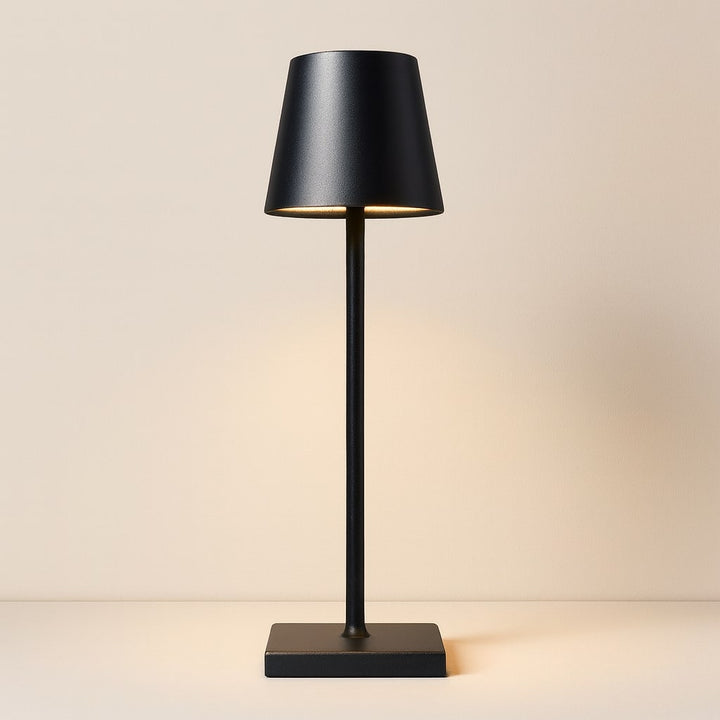 Lámpara de Mesa Recargable con Pantalla Cónica y Base Cuadrada