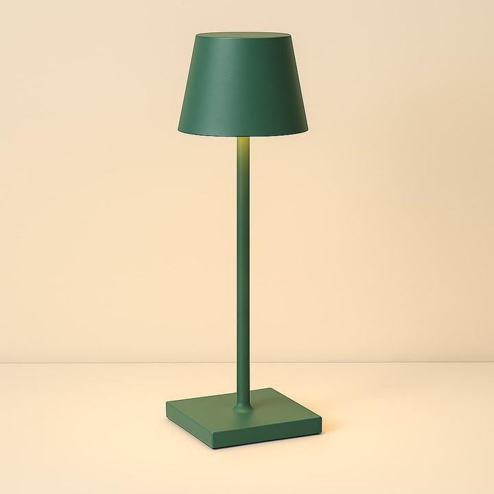 Lámpara de Mesa Recargable con Pantalla Cónica y Base Cuadrada