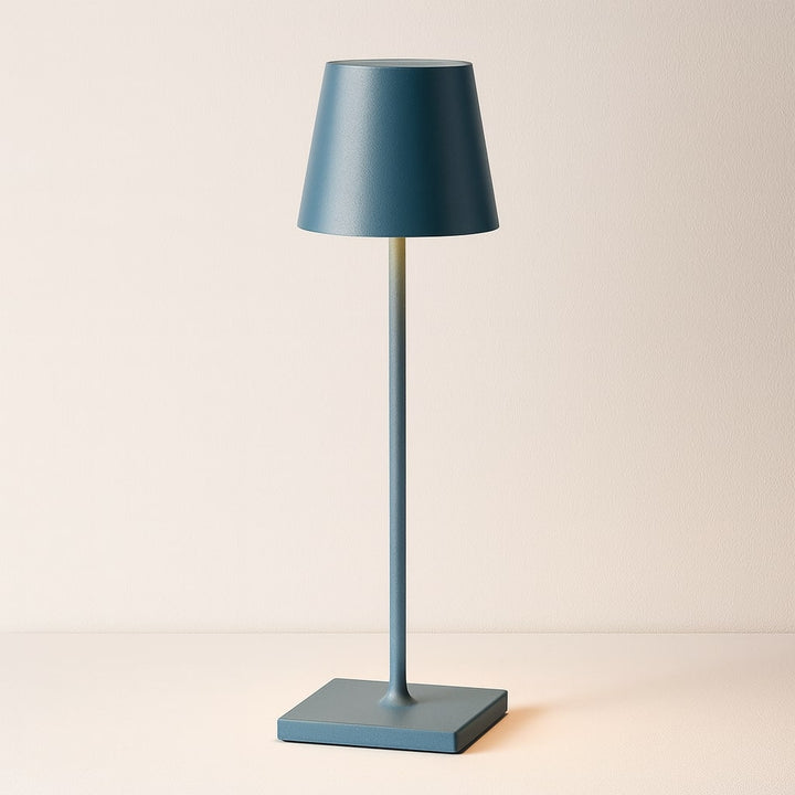 Lámpara de Mesa Recargable con Pantalla Cónica y Base Cuadrada