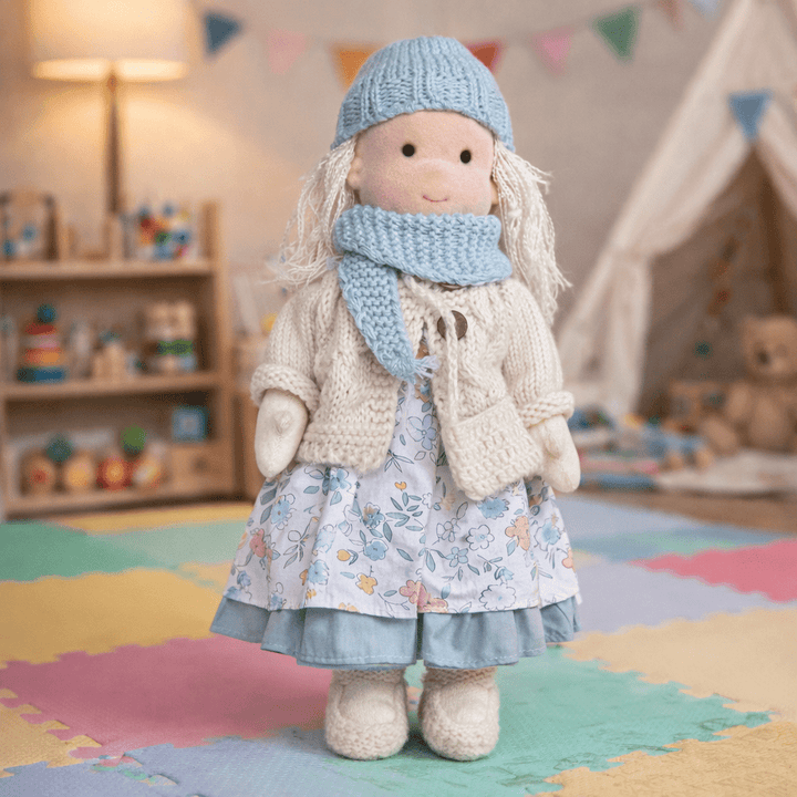 Muñeca de Tela con Gorro, Bufanda, Vestido y Cárdigan