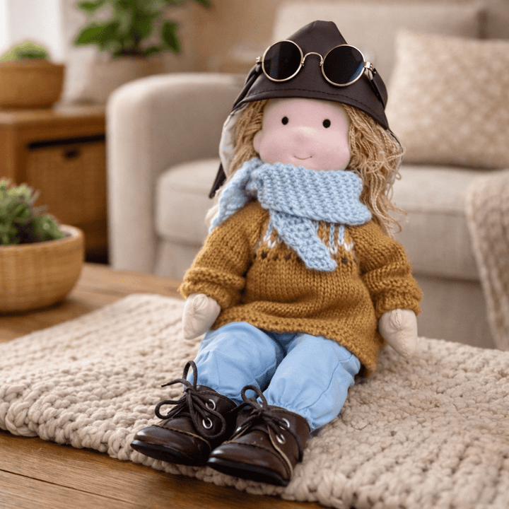 Muñeca de Tela con Gorro, Bufanda, Vestido y Cárdigan