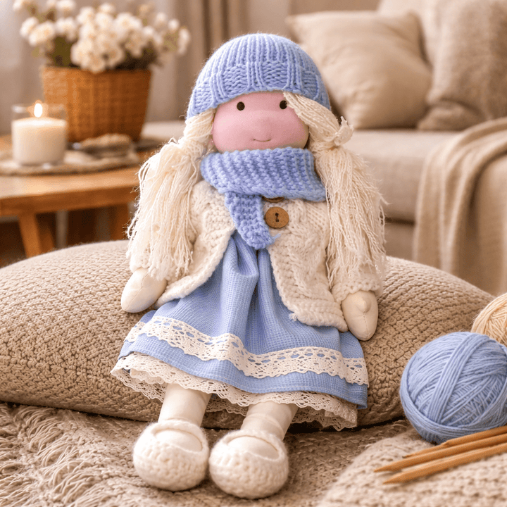 Muñeca de Tela con Gorro, Bufanda, Vestido y Cárdigan