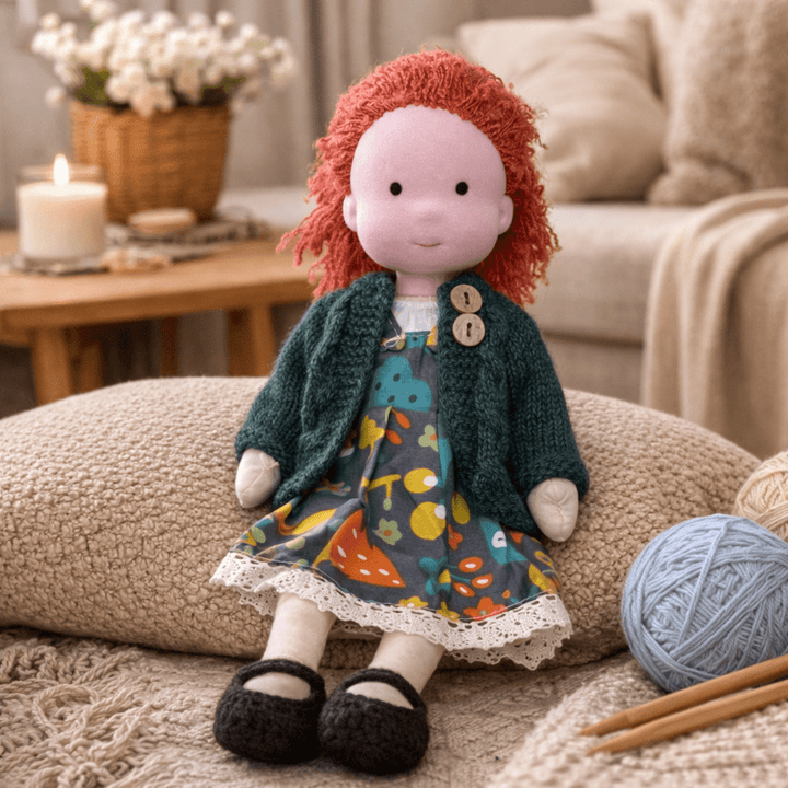 Muñeca de Tela con Gorro, Bufanda, Vestido y Cárdigan