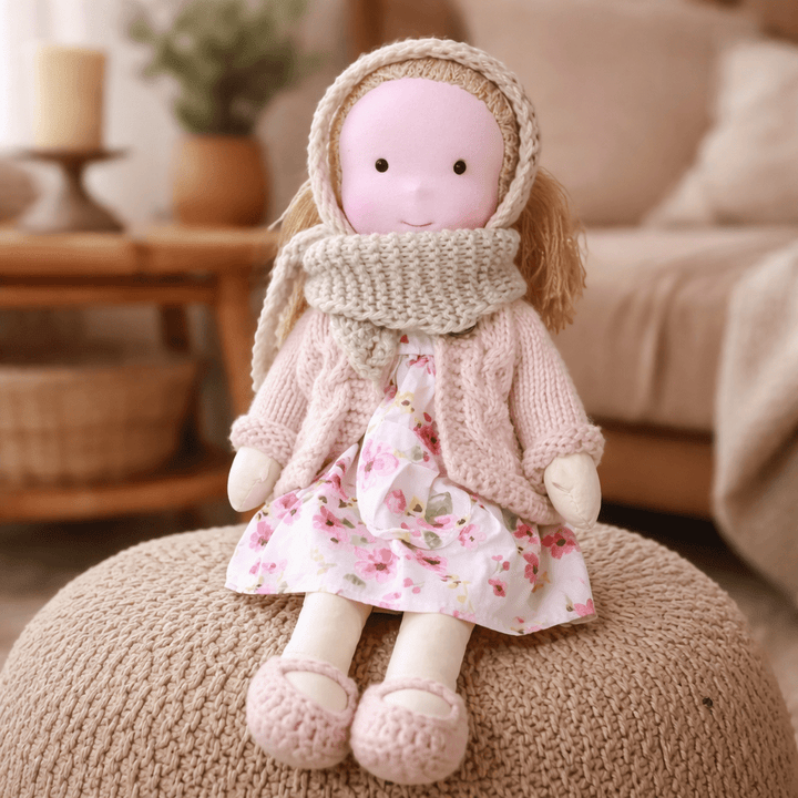 Muñeca de Tela con Gorro, Bufanda, Vestido y Cárdigan