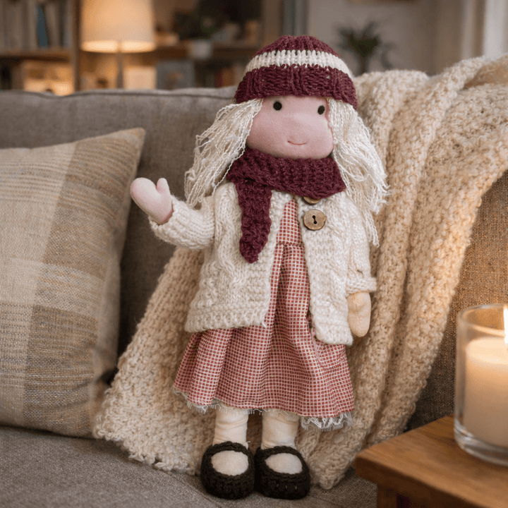 Muñeca de Tela con Gorro, Bufanda, Vestido y Cárdigan