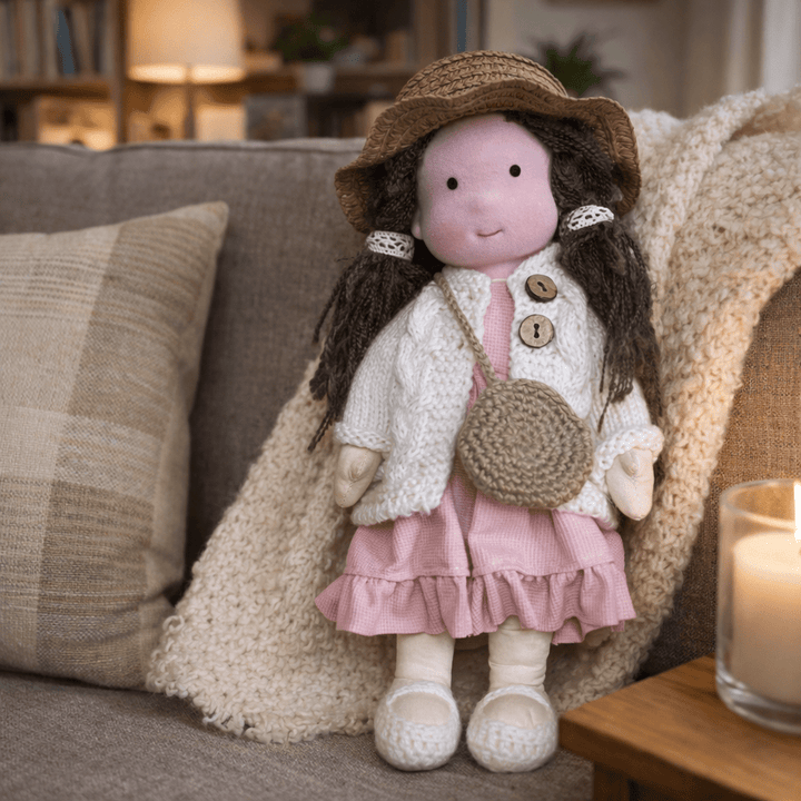 Muñeca de Tela con Gorro, Bufanda, Vestido y Cárdigan
