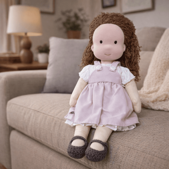 Muñeca de Tela con Gorro, Bufanda, Vestido y Cárdigan