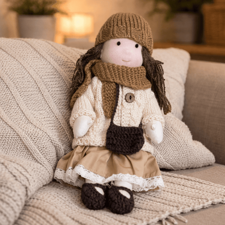 Muñeca de Tela con Gorro, Bufanda, Vestido y Cárdigan
