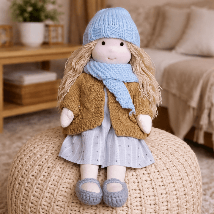 Muñeca de Tela con Gorro, Bufanda, Vestido y Cárdigan
