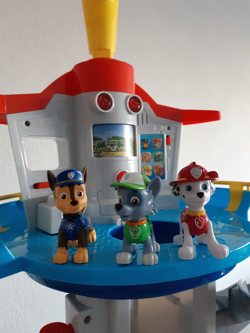 Torre de Rescate Infantil con Tobogán en Espiral y Pista para Vehículos
