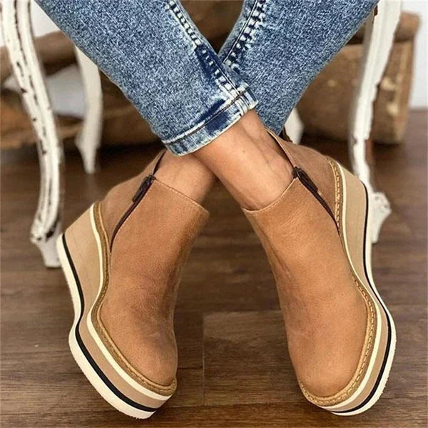 Botines con Cuña y Plataforma – Beige