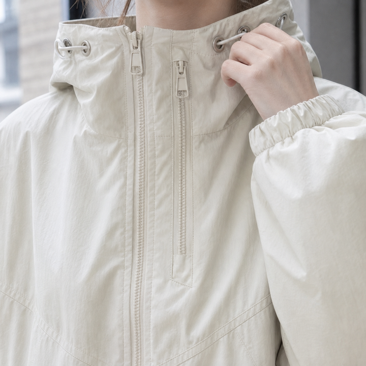 Chaqueta Corta con Capucha