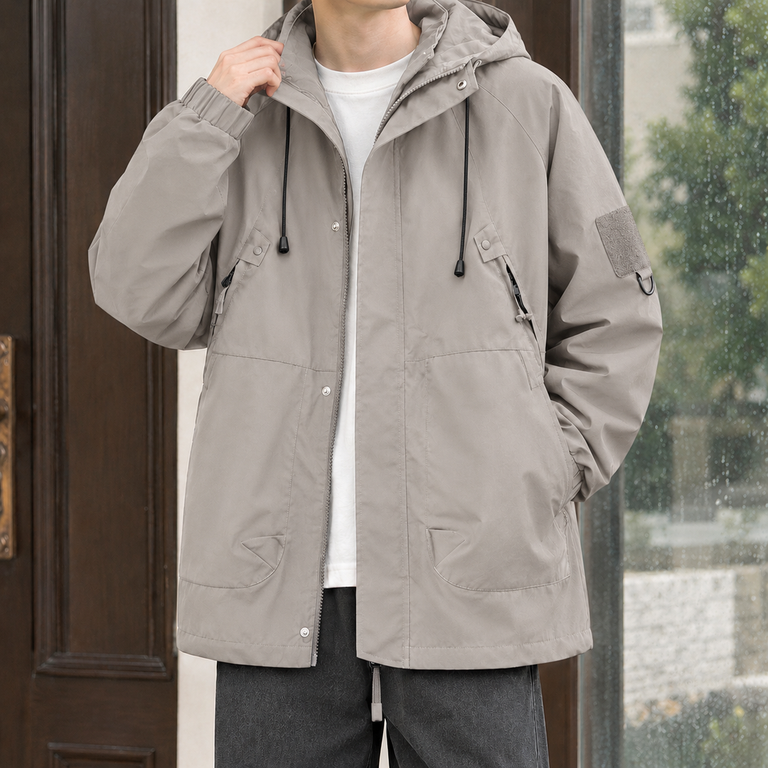 Chaqueta Multibolsillos con Capucha – Gris Claro