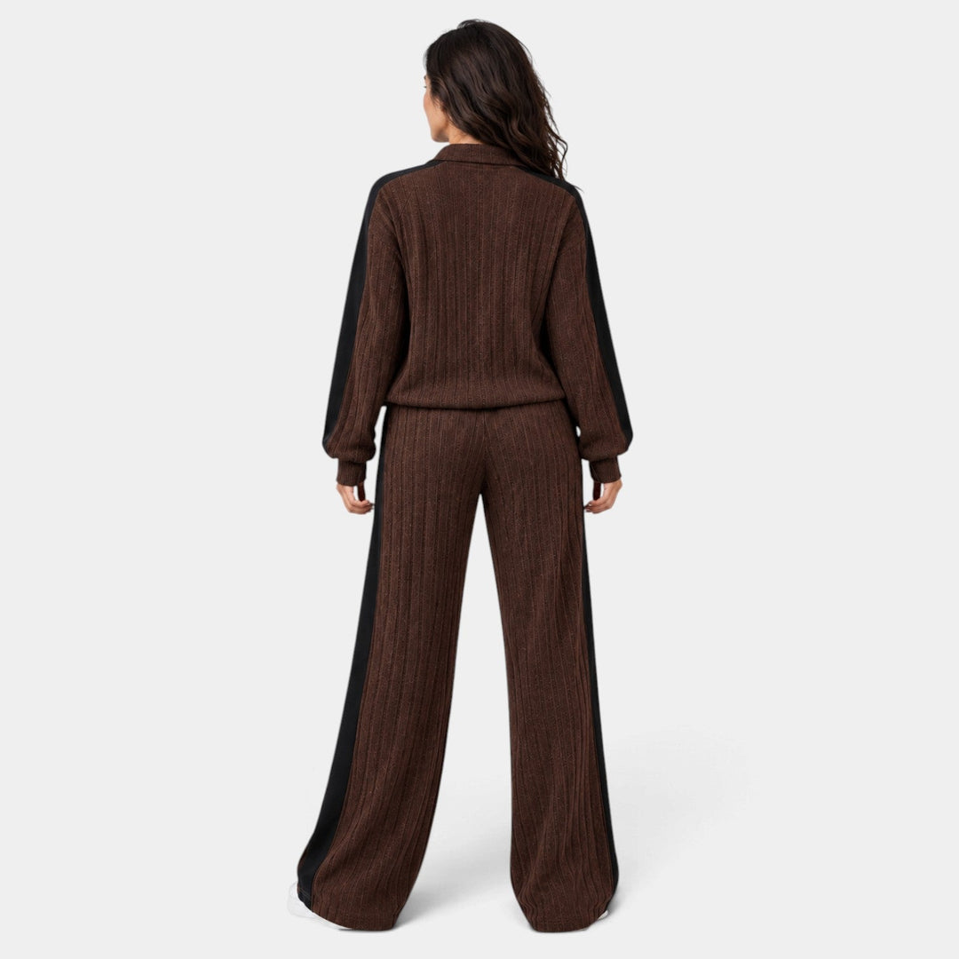 Conjunto con Rayas Laterales