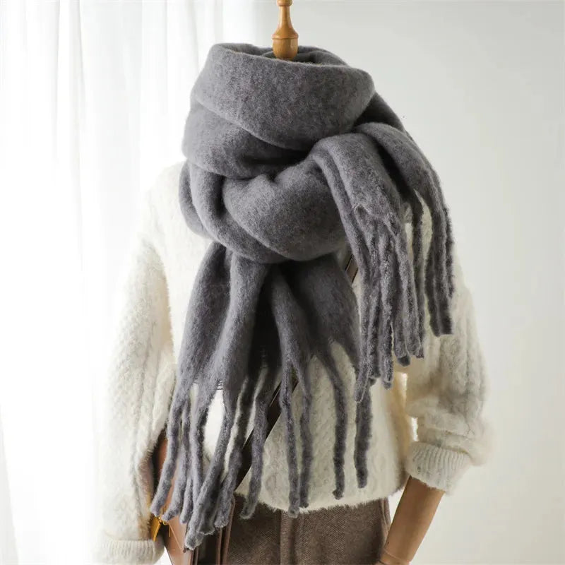 Bufanda Larga con Flecos – Gris Oscuro