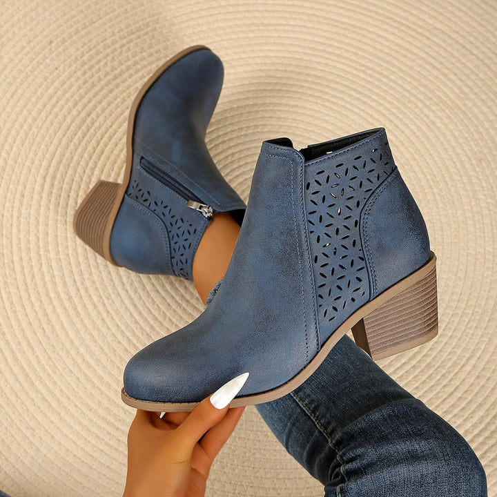 Botines con Detalles Calados – Azul