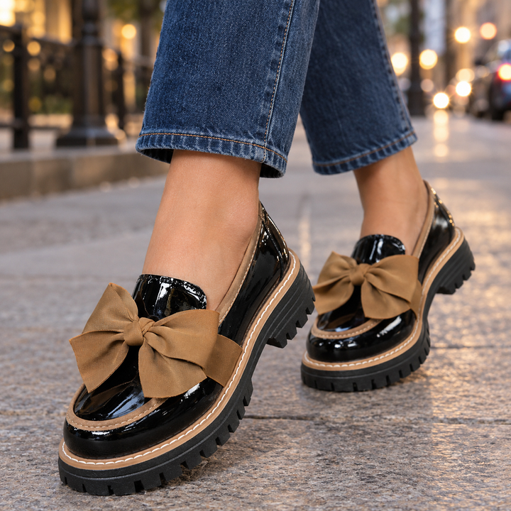Mocasines con Lazo Decorativo – Negro y Camel