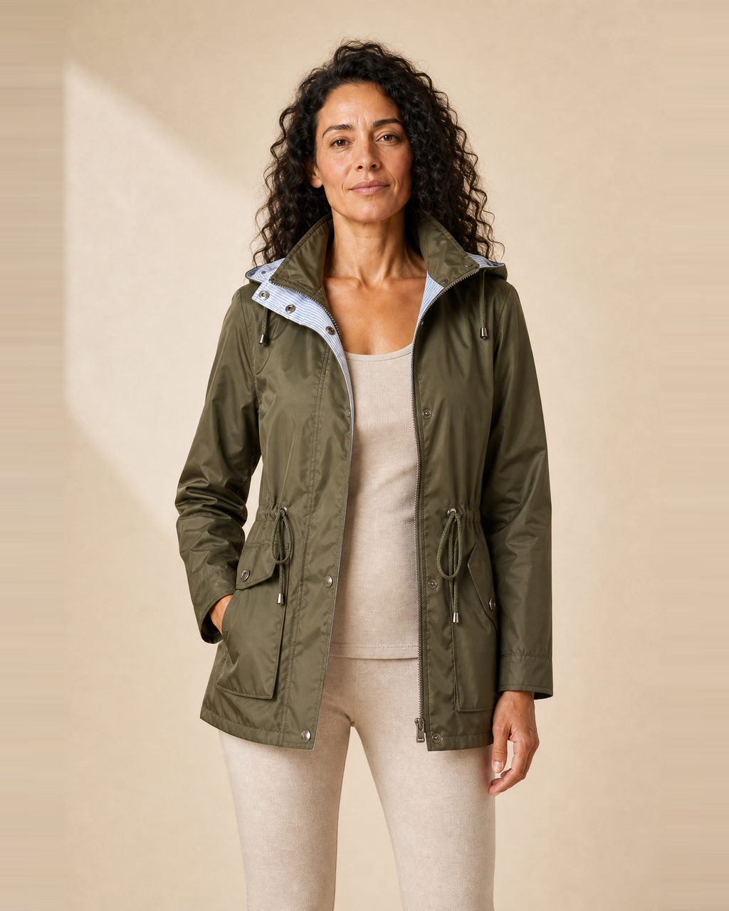 Gabardina con Cordón Ajustable