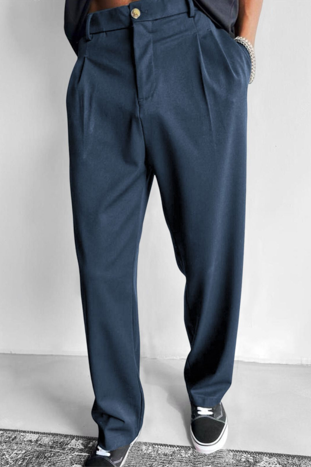 Pantalón Holgado con Pinzas – Azul Marino