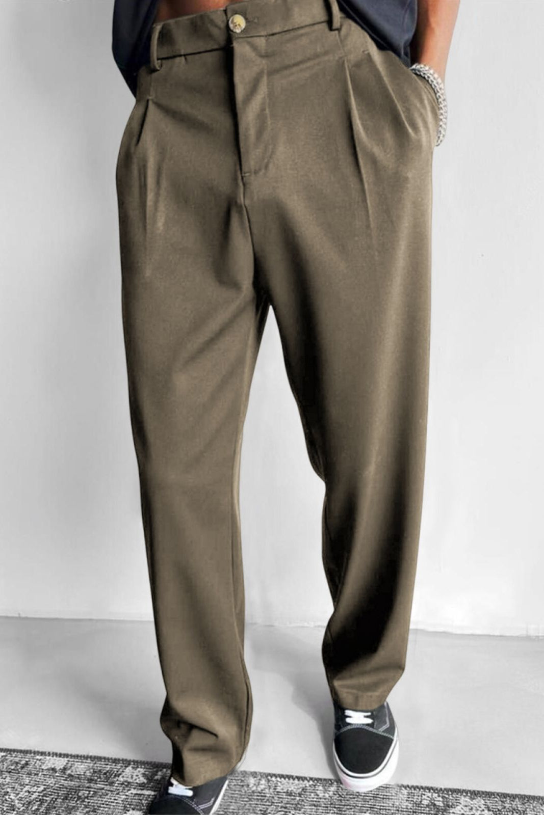 Pantalón Holgado con Pinzas – Caqui