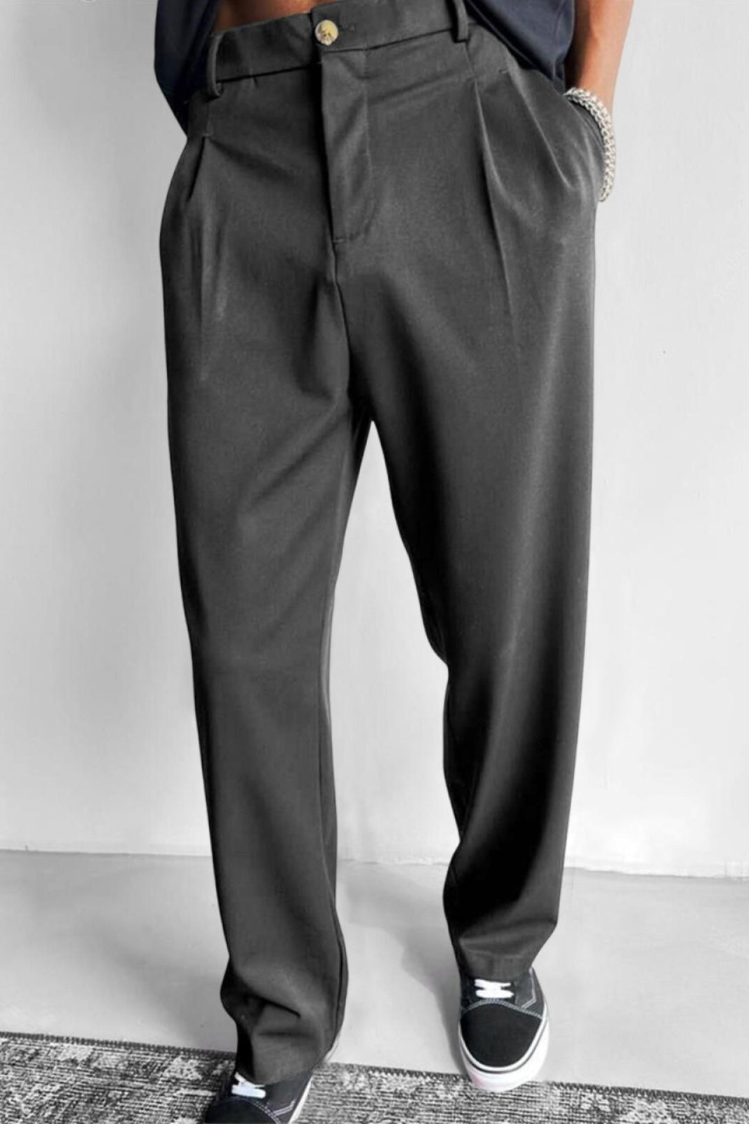 Pantalón Holgado con Pinzas – Gris Oscuro