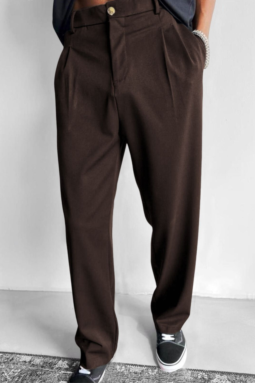 Pantalón Holgado con Pinzas – Marrón