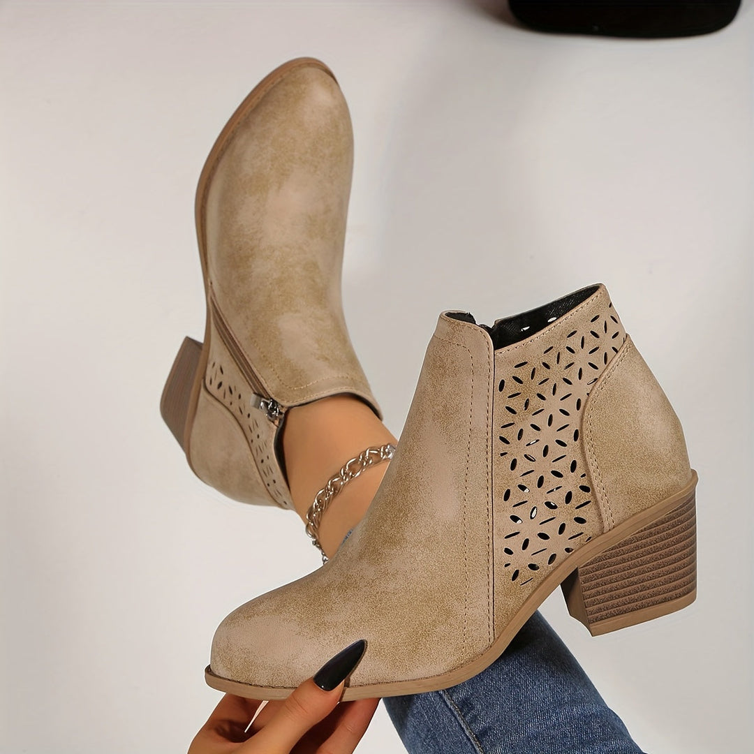 Botines con Detalles Calados – Beige