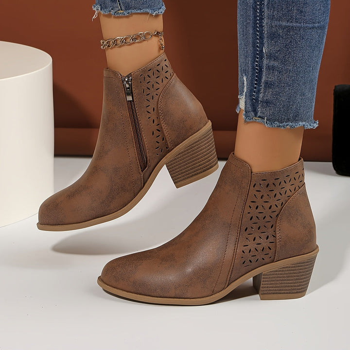Botines con Detalles Calados – Marrón