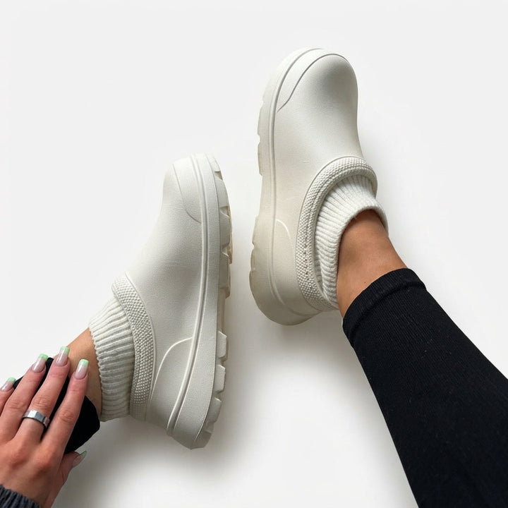 Zuecos con Suela Dentada – Blanco